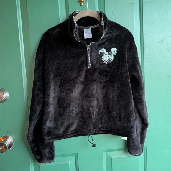 Disney Other - Disney children’s size large fleece pullover black